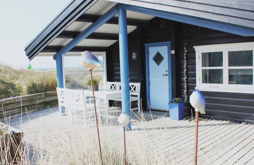 Houvig Strand Casa | Casa de vacaciones discreta con vistas al mar en una maravillosa ubicación de dunas para 4 personas