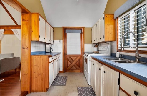 Brighton Casa | Unparalleled Lake Ontario views and watercraft