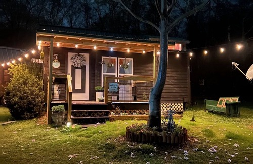 Georgia Coast Casa | Unplug and unwind in this tiny home featured on Season 1 HGTV Tiny house hunter.