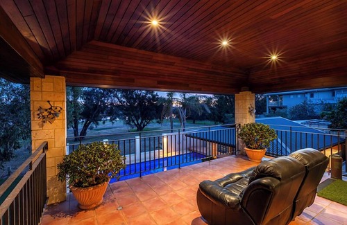 Wilson Casa | Unrestricted views of the Swan River with a walk/bike path to Perth