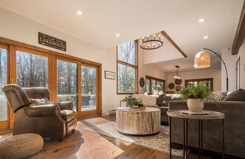 Blakeslee Casa | Unsalted Memories | Lakefront Cottage, Hot Tub!