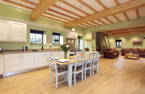 Hoylandswaine Cabaña | Unsliven Bridge Barn - sleeps 7 guests in 3 bedrooms