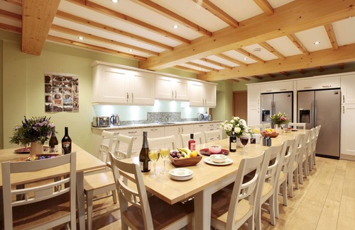 Hoylandswaine Cabaña | Unsliven Bridge Farm - sleeps 15 guests in 7 bedrooms