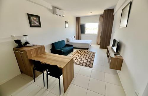Armacao Apartamento | UNU Studio Armação; Frente/Vista mar, piscina e +