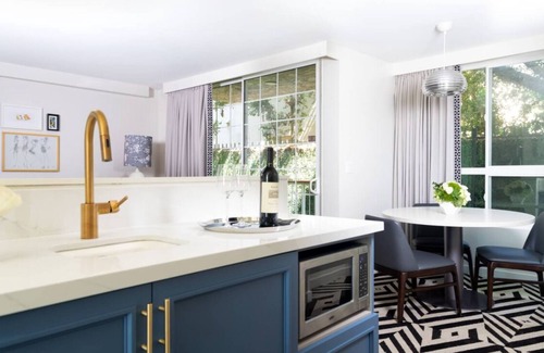 Norma Triangle Apartamento | Unveil the Beauty of Los Angeles with Two-unit Suites! Rooftop Pool, Bicycling!