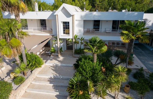 Santa Gertrudis Villa | Unveil the Essence of Ibiza in Comfort and Style