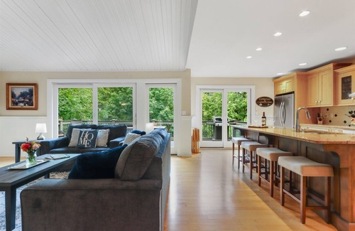 Fontana Casa | Unwind at the Novel Nest in Abbey Springs