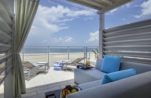 East Daytona Hotel | Unwind and Indulge In Our Oasis! 4 Relaxing Units w/ City View, Outdoor Pool