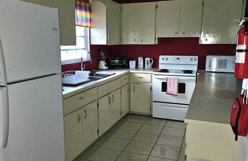Estate Strawberry Hill Casa | Unwind at this peaceful, centrally located, 2 bed/2 bath tropical oasis.