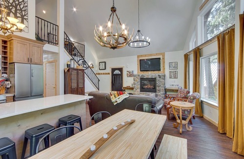 Cle Elum Cabina | Unwind in Cle Elum: Hot Tub & Cozy Fireplace!