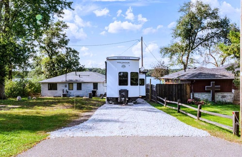 Big Lake Casa | Unwind in comfort at The Grand Legacy Lodge Luxury
