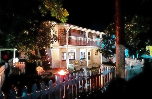 DeLand Casa | Unwind in DeLand: Fire Pit Nights & Downtown Delights!