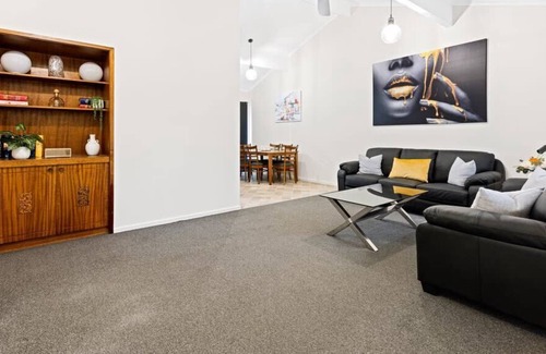 Mildura Casa | Unwind in Mildura's 3BR Hidden Gem