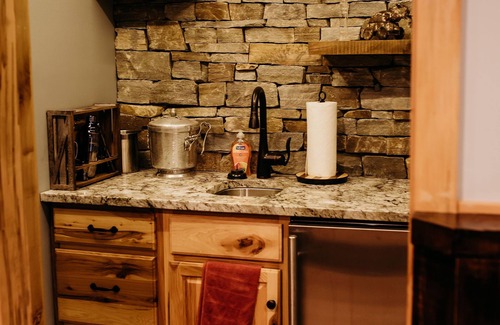 Newland Casa | Unwind in Nature's Solitude: Discover our mountain farmhouse getaway
