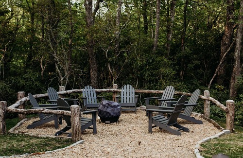 Newland Casa | Unwind in Nature's Solitude: Discover our mountain farmhouse getaway
