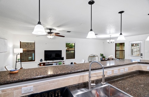 San Antonio Casa | Unwind In Style And Comfort 3 Bedroom Home by RedAwning