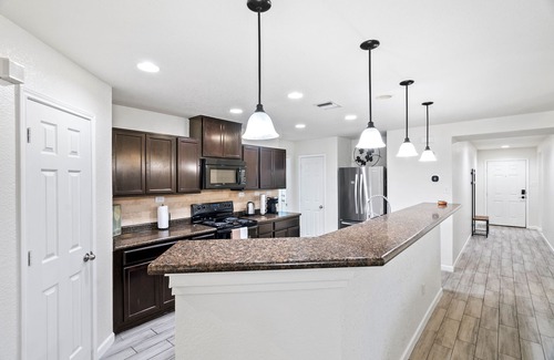 San Antonio Casa | Unwind in Style and Comfort by RedAwning