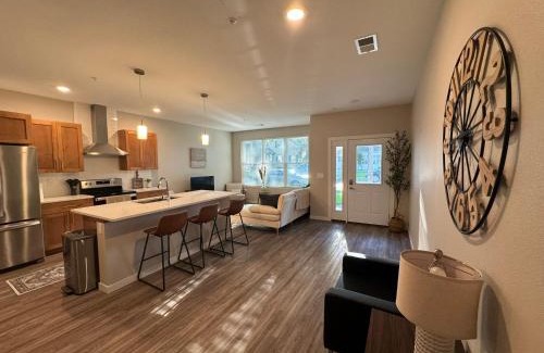 Roosevelt Casa | Unwind in Style at Fargo's Hidden Gem! #102