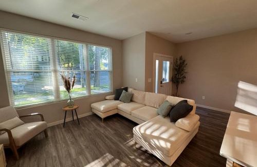 Roosevelt Casa | Unwind in Style at Fargo's Hidden Gem! #102