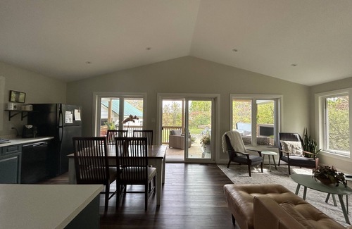 Buckhorn Casa | Unwind & Play: Hot Tub & Game Room Cottage,Steps from Charming town of Buckhorn!