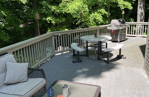 Howard Cabaña | Relájese y vuelva a conectar 4 BDRM Family Cottage- check in 4pm y más tarde, check out 11am
