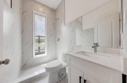 Downtown Toronto Apartamento | UofT St George Campus Penthouse