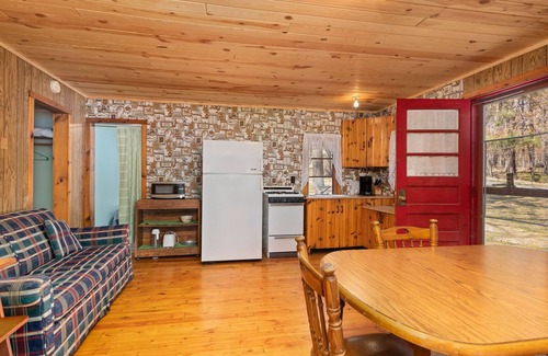 Lake Edward Township Cabina | Up North Resort Located on Beautiful Pelican Lake in Nisswa, MN!