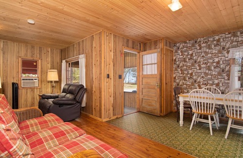 Lake Edward Township Cabina | Up North Resort Located on Beautiful Pelican Lake in Nisswa, MN!