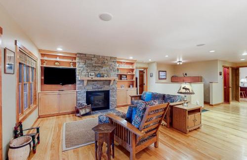 North Lake George Casa | Up The Hill