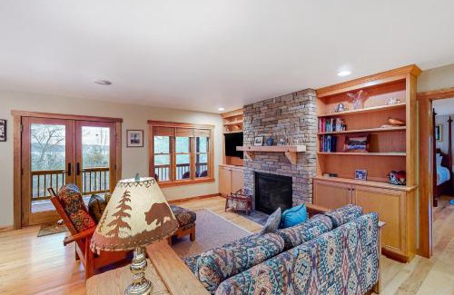 North Lake George Casa | Up The Hill