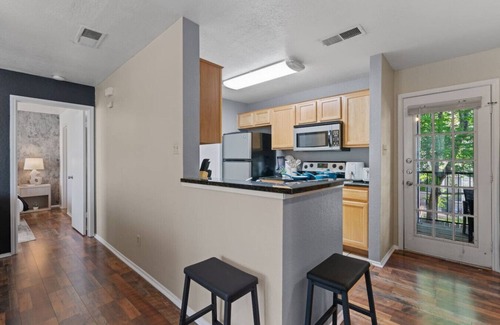 McNeil Casa | Up to 16 People - Mins 2 Downtown - Luxury Home