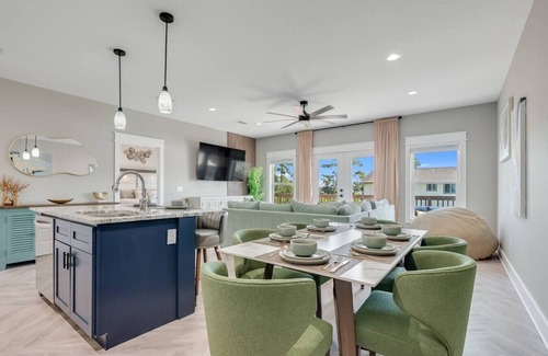 Upper Grand Lagoon Casa | Up to 18 Guests 6-Bed Retreat w/Pickleball Court
