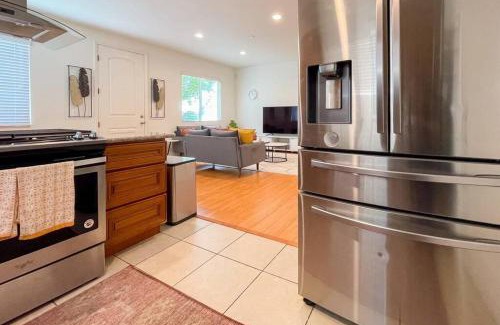 Ontario Apartamento | Up to 20% off weekly stay 3BR 2.5 miles to airport