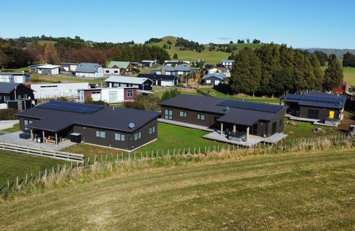 Ohakune Casa | Up to 24 people, 10 bedrooms, 4 bathrooms, 2 kitchens