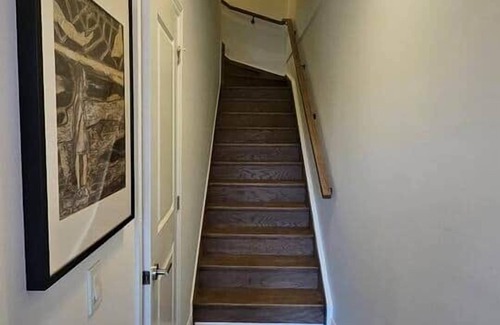 Richmond Hill Casa | Up-town, Two-Story loft