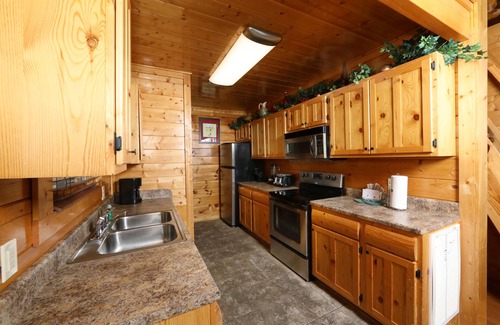 Sevierville Cabina | Up Up Away - Two Bedroom Cabin