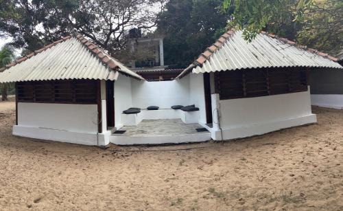 Pottuvil Division 2 Casa | Upali Beach Surf Resort & Café