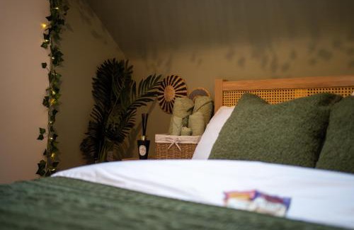 Derby Apartamento | Upbeat Jungle Loft Apartment