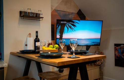 Derby Apartamento | Upbeat Jungle Loft Apartment
