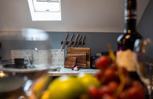 Derby Apartamento | Upbeat Jungle Loft Apartment