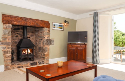 Worlington Cabaña | UPCOTT FARM, pet friendly, with hot tub in Morchard Bishop
