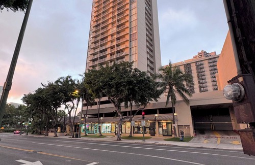 McCully - Moiliili Condominio | Updated 1-bedroom condo in Waikiki with AC and parking