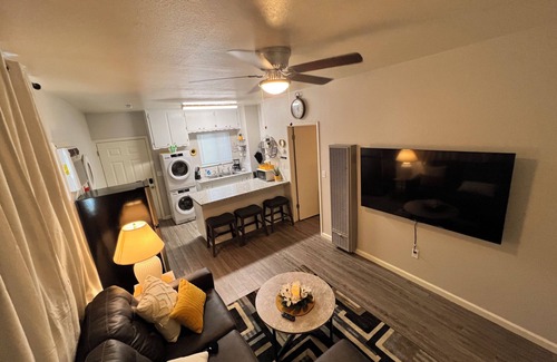 Hanford Casa | Updated 1 bedroom near shopping and restaurants