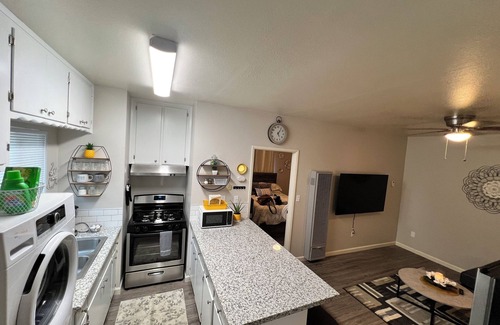 Hanford Casa | Updated 1 bedroom near shopping and restaurants