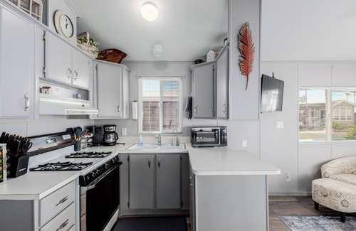 Mesa Casa | Updated 1-bedroom queen/ Free WiFi, AC Resort of Greenfield Village Mesa 55+