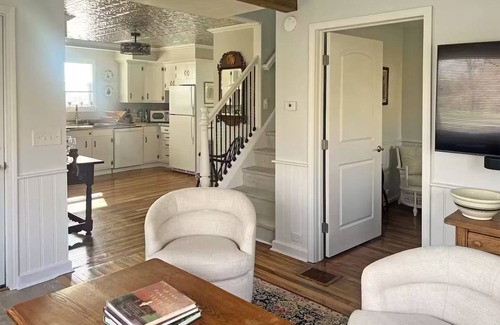 Interlaken Otro | Updated 1870’s Farmhouse off Lake Cayuga and on the Finger Lakes Wine Trail