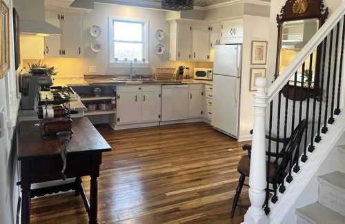 Interlaken Otro | Updated 1870’s Farmhouse off Lake Cayuga and on the Finger Lakes Wine Trail