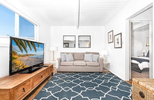 Balboa Island Casa | Updated 1Br Bayfront Cottage W Deck In Quiet Balboa Island By Beachview Rentals