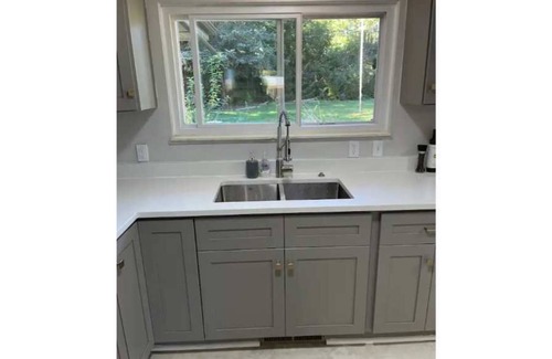 Livonia Casa | Updated 2 Bed Ranch style Home in Livonia