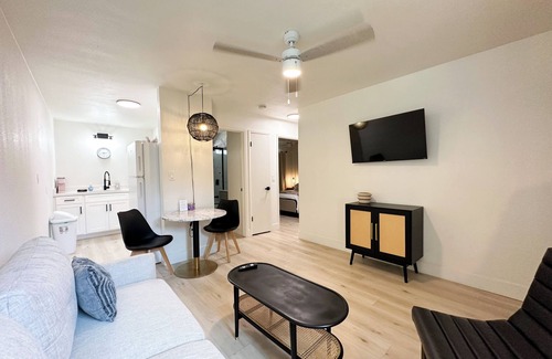 Salida Apartamento | Updated 2-bedroom Apartment close to Hospitals. Located 1 mile from HWY 99.